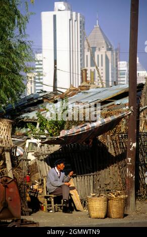 Shenyang, Liaoning Chine - juillet 2000 ; un vieil homme en vue. J'ai vécu à Shenyang pendant un an en tant que directeur d'un projet de pollution de l'air entre l'UE et la Chine, et je suis venu Banque D'Images