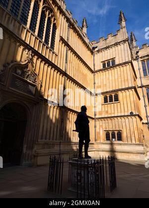 La bibliothèque historique Bodleian est la principale bibliothèque de recherche de l'Université d'Oxford. Datant - en partie - du XIVe siècle, c'est l'un des Banque D'Images