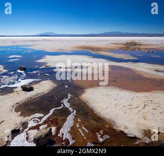 Salar de Uyuni, Bolivie - 23 mai 2018 les cuves de sel d'Uyuni de Bolivie sont l'une des grandes merveilles naturelles de la planète. Couvrant plus de 10,000 carrés Banque D'Images