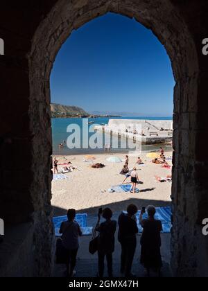 Cefal, Sicile, Italie - 25 septembre 2019; beaucoup de gens en balle. L'ancienne ville sicilienne de Cefal, sur la côte nord de la Sicile, remonte à plus de 2 Banque D'Images