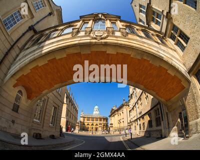 Oxford, Angleterre - 5 août 2013 ; reliant deux parties du Hertford College d'Oxford, son pont historique de Hertford - souvent appelé « le pont des Soupirs » était Banque D'Images