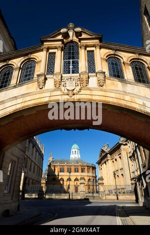 Oxford, Angleterre - 7 août 2020; aucune personne en vue - pandémie! Reliant deux parties de l'université de Hertford, Oxford, son monument Hertford Bridge - souvent du Banque D'Images
