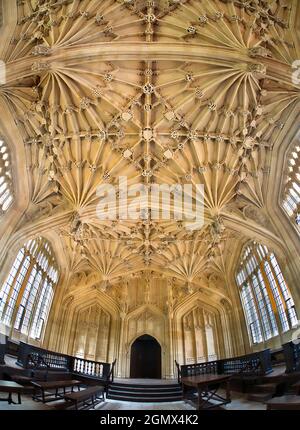 Oxford, Angleterre - 2017; à l'intérieur de l'école de divinité de la bibliothèque Bodleian de l'Université d'Oxford, Angleterre. Cette célèbre chambre médiévale est ornée d'un Banque D'Images