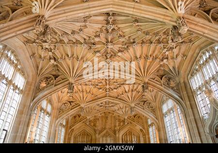 Oxford, Angleterre - 2017; à l'intérieur de l'école de divinité de la bibliothèque Bodleian de l'Université d'Oxford, Angleterre. Cette célèbre chambre médiévale est ornée d'un Banque D'Images