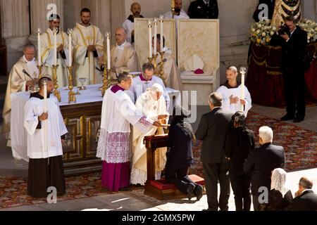 Pape Benoît XVI, Basilique de Churcheryard, Messe, Communion des fidèles, Ancône, Italie, Europe Banque D'Images