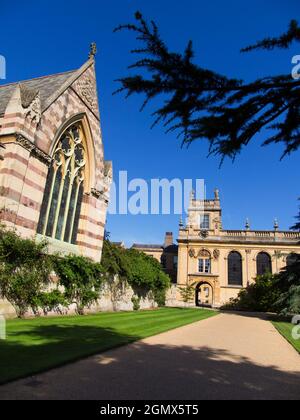 Oxford, Angleterre - 20 septembre 2013 ; pas de personnes en vue. Façade et chapelle de Trinity College, Oxford. Cette université relativement grande et riche Banque D'Images