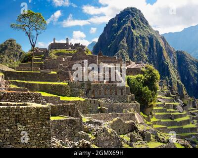 Machu Picchu, Pérou - 14 mai 2018 situé dans un endroit montagneux impressionnant à 2400m d'altitude dans les Andes, les ruines de la ville inca du XVe siècle Banque D'Images