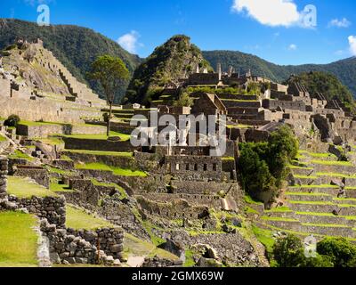 Machu Picchu, Pérou - 14 mai 2018 situé dans un endroit montagneux impressionnant à 2400m d'altitude dans les Andes, les ruines de la ville inca du XVe siècle Banque D'Images