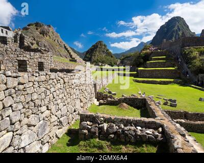 Machu Picchu, Pérou - 14 mai 2018 situé dans un endroit montagneux impressionnant à 2400m d'altitude dans les Andes, les ruines de la ville inca du XVe siècle Banque D'Images