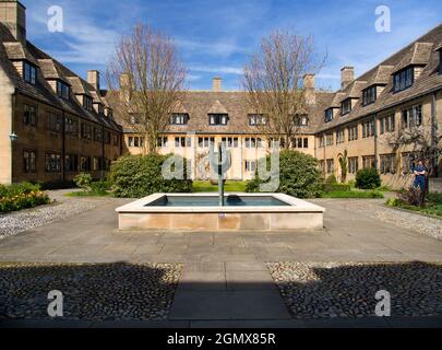 Nuffield College est l'un des plus récents collèges de l'Université d'Oxford, fondée en 1937; il est également l'un des plus petits, avec environ 75 postes Banque D'Images