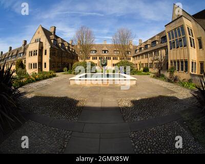 Nuffield College est l'un des plus récents collèges de l'Université d'Oxford, fondée en 1937; il est également l'un des plus petits, avec environ 75 postes Banque D'Images