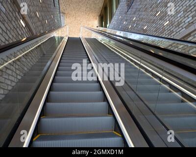 Oxford, Angleterre - 7 mars 2018 Westgate est une nouvelle zone commerçante du centre-ville d'Oxford, en Angleterre. Ouvert en octobre 2017, il est situé là où le médiev Banque D'Images