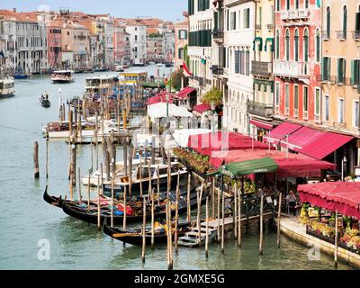 Venise, Italie - 5 septembre 2017 ; beaucoup de gens en balle. Venise est l'une des grandes villes du monde, célèbre pour ses canaux, son architecture sublime, bea Banque D'Images