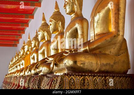 Bangkok, Thaïlande - 29 mars 2011 le temple Wat Pho est l'un des plus anciens temples bouddhistes de Bangkok. Il est plus célèbre pour son vaste Bouddha couché, mais est un Banque D'Images