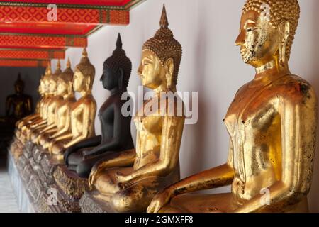 Bangkok, Thaïlande - 29 mars 2011 le temple Wat Pho est l'un des plus anciens temples bouddhistes de Bangkok. Il est plus célèbre pour son vaste Bouddha couché, mais est un Banque D'Images