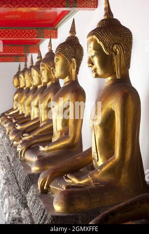 Bangkok, Thaïlande - 29 mars 2011 le temple Wat Pho est l'un des plus anciens temples bouddhistes de Bangkok. Il est plus célèbre pour son vaste Bouddha couché, mais est un Banque D'Images