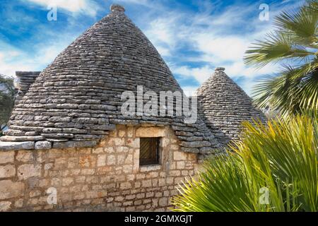 Alberobello, Italie - 10 avril 2018 Albeloberro est une petite ville proche de Bari, dans le sud de l'Italie. Sa principale revendication de gloire sont ses trulli minuscules et uniques Banque D'Images