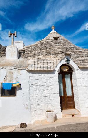 Alberobello, Italie - 10 avril 2018 Albeloberro est une petite ville proche de Bari, dans le sud de l'Italie. Sa principale revendication de gloire sont ses trulli minuscules et uniques Banque D'Images