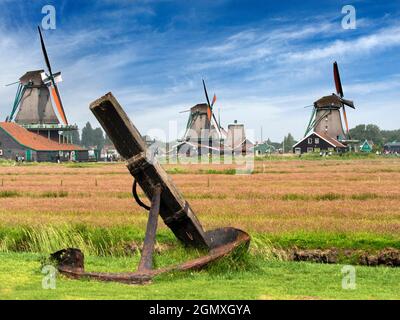 Zaanse Schans, pays-Bas - 27 mai 2016 ; beaucoup (minuscules) de personnes en vue. Zaanse Schans est un quartier de Zaandam, près de Zaandijk aux pays-Bas Banque D'Images