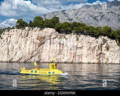 Baska Voda est une petite municipalité de Croatie située dans le comté de Split-Dalmatie, sur la côte Adriatique de Dalmatie, à 10 km au nord-ouest de Makarska. Banque D'Images