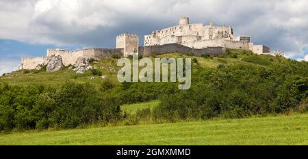 La ruine du château de Spissky hrad près de la ville ou du village de Spiske Podhradie, la région de Spas, la Slovaquie, l'Europe, le plus grand château slovaque Banque D'Images