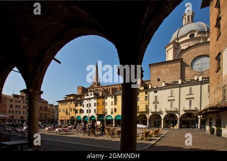 Place Erbe, Mantoue, Lombardie, Italie, Europe Banque D'Images