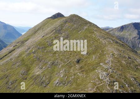 Buachaville Etive Beag, Glen COE, Scottish Highlands vue vers Stob Dubh de l'assentiment de Stob Coire Raineach Banque D'Images