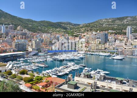 Vue de Monaco sur Port Hercules dans le quartier de la Condamine. Destination de voyage en Europe. Banque D'Images