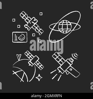 Satellites dans l'espace craie icônes blanches sur fond sombre Illustration de Vecteur