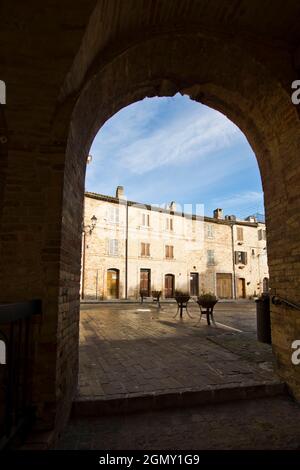 Village, Vieux Château, Piazza Castello, Moresco, Fermo, Marche, Italie, Europe Banque D'Images