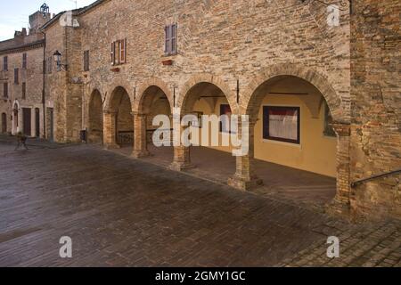 Village, Vieux Château, Piazza Castello, Moresco, Fermo, Marche, Italie, Europe Banque D'Images