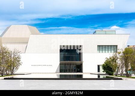 Façade et entrée du musée Aga Khan dans le quartier de North York, à Toronto, Canada. Le célèbre monument est une attraction touristique majeure de la ville Banque D'Images