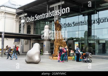 Oslo, Norvège. Septembre 2021. Vue extérieure sur la gare centrale du centre-ville Banque D'Images