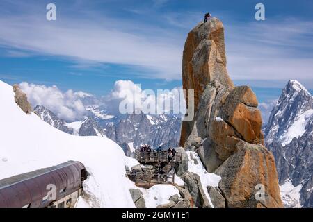 Grimpeurs sur les Pinnacles près du Mont blanc, Chamonix, France Banque D'Images