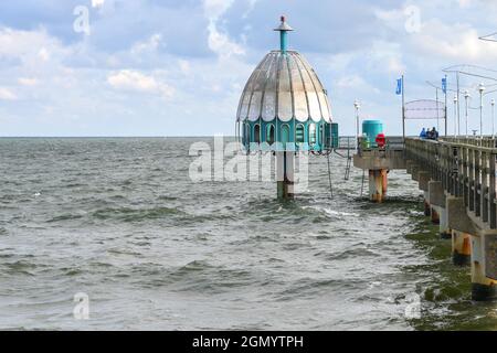 Cloche de plongée à la seabridge à Zinnowitz, station touristique sur l'île d'Usedom à la mer Baltique en Allemagne, espace copie, sélection Banque D'Images