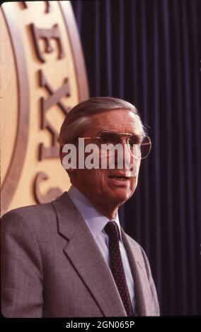 Austin Texas USA, 1987: Le sénateur américain LLOYD BENTSEN du Texas parlant au Capitole du Texas comme président du Comité des finances du Sénat avant d'être choisi en 1988 comme colistier du candidat présidentiel démocrate Michael Dukakis.©Bob Daemmrich Banque D'Images