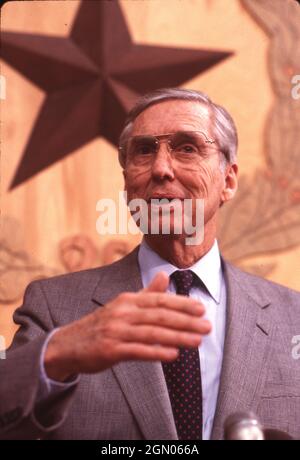 Austin Texas USA, 1987: Le sénateur américain LLOYD BENTSEN du Texas parlant au Capitole du Texas comme président du Comité des finances du Sénat avant d'être choisi en 1988 comme colistier du candidat présidentiel démocrate Michael Dukakis.©Bob Daemmrich Banque D'Images