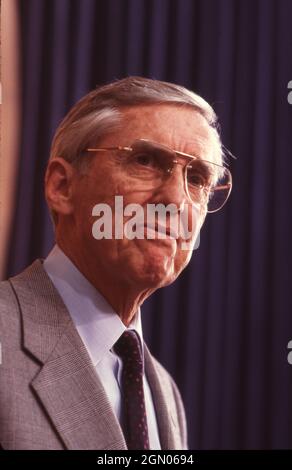 Austin Texas USA, 1987: Le sénateur américain LLOYD BENTSEN du Texas parlant au Capitole du Texas comme président du Comité des finances du Sénat avant d'être choisi en 1988 comme colistier du candidat présidentiel démocrate Michael Dukakis.©Bob Daemmrich Banque D'Images