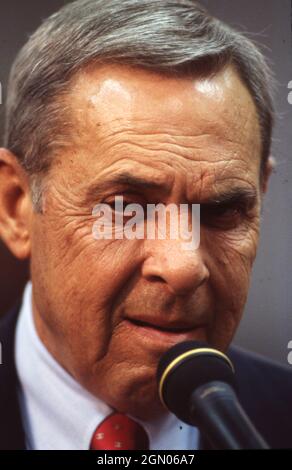 Austin Texas USA, vers 1995: Texas Lt. Gov.BOB BULLOCK prenant la parole lors d'une conférence de presse.©Bob Daemmrich Banque D'Images