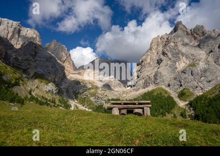 Vue sur le massif de Marmolada depuis Val Contrin. Dolomites. Banque D'Images