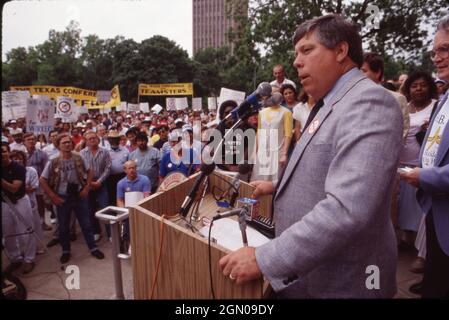 Austin Texas USA, 1989: Le sénateur de l'État du Texas CARL PARKER s'est exprimé lors d'un rassemblement politique devant le Capitole du Texas pendant la session législative.©Bob Daemmrich Banque D'Images