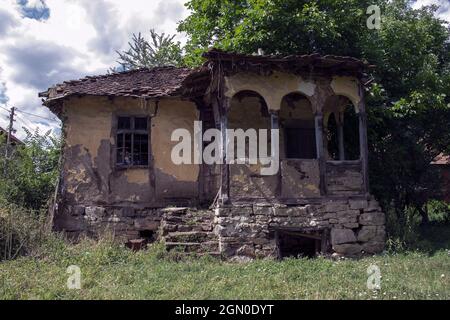 Ancienne maison de village en pierre, bois et boue Banque D'Images