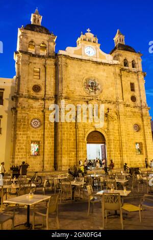 CARTAGENA DE INDIAS, COLOMBIE - 27 AOÛT 2015 : Église de Saint-Pierre-Claver à Carthagène en soirée. Banque D'Images