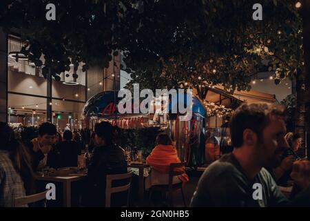 Londres, Royaume-Uni - 03 septembre 2021 : Aperol Spritzeria à l'extérieur d'Eataly, un marché alimentaire italien de 42,000 000 places à Broadgate qui comprend des restaurants, de la cuisine Banque D'Images