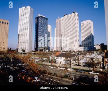 Japon. Tokyo. Quartier Shinjuku. Immeubles de la ville. Banque D'Images