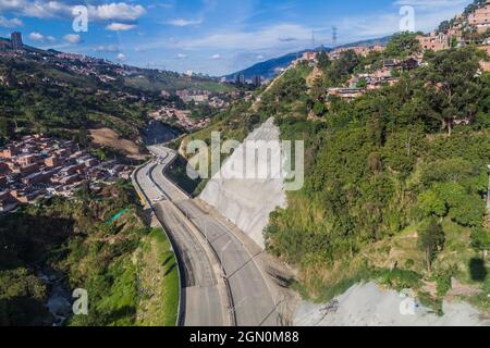 Vue aérienne d'une autoroute en construction à Medellin, Colombie Banque D'Images