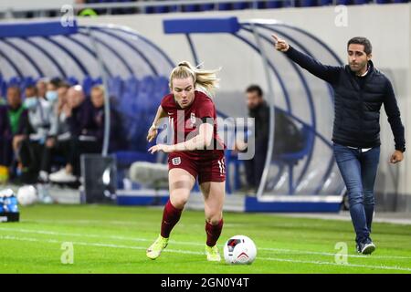 Luxembourg, Luxembourg. 21 septembre 2021. Lauren Hemp (11 Angleterre) contrôle le ballon (action) du match de qualification de la coupe du monde des femmes de la FIFA 2021 entre le Luxembourg et l'Angleterre au Stade de Luxembourg, Luxembourg. Crédit: SPP Sport presse photo. /Alamy Live News Banque D'Images