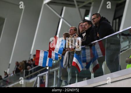 Luxembourg, Luxembourg. 21 septembre 2021. Les fans luxembourgeois avant le match de qualification de la coupe du monde des femmes de la FIFA 2021 entre le Luxembourg et l'Angleterre au Stade de Luxembourg, Luxembourg. Crédit: SPP Sport presse photo. /Alamy Live News Banque D'Images