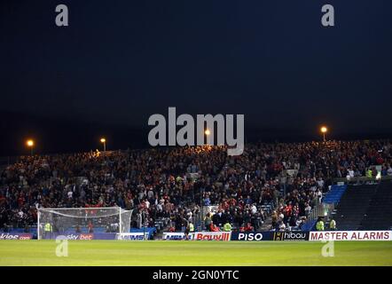 Une vue générale des fans dans les stands avant le match de la Sky Bet League One au stade Priestfield, Gillingham. Date de la photo: Mardi 21 septembre 2021. Banque D'Images