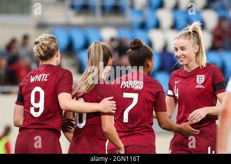Luxembourg, Luxembourg. 21 septembre 2021. Les joueurs d'Angleterre célèbrent un but lors du match de qualification de la coupe du monde des femmes de la FIFA 2021 entre le Luxembourg et l'Angleterre au Stade de Luxembourg, Luxembourg. Crédit: SPP Sport presse photo. /Alamy Live News Banque D'Images